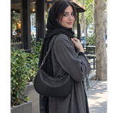 کیف زنانه دوشی مدل هلالی تک زیپ چرم مشکی