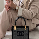 کیف زنانه دوشی مدل تک زیپ چرم نگین دار