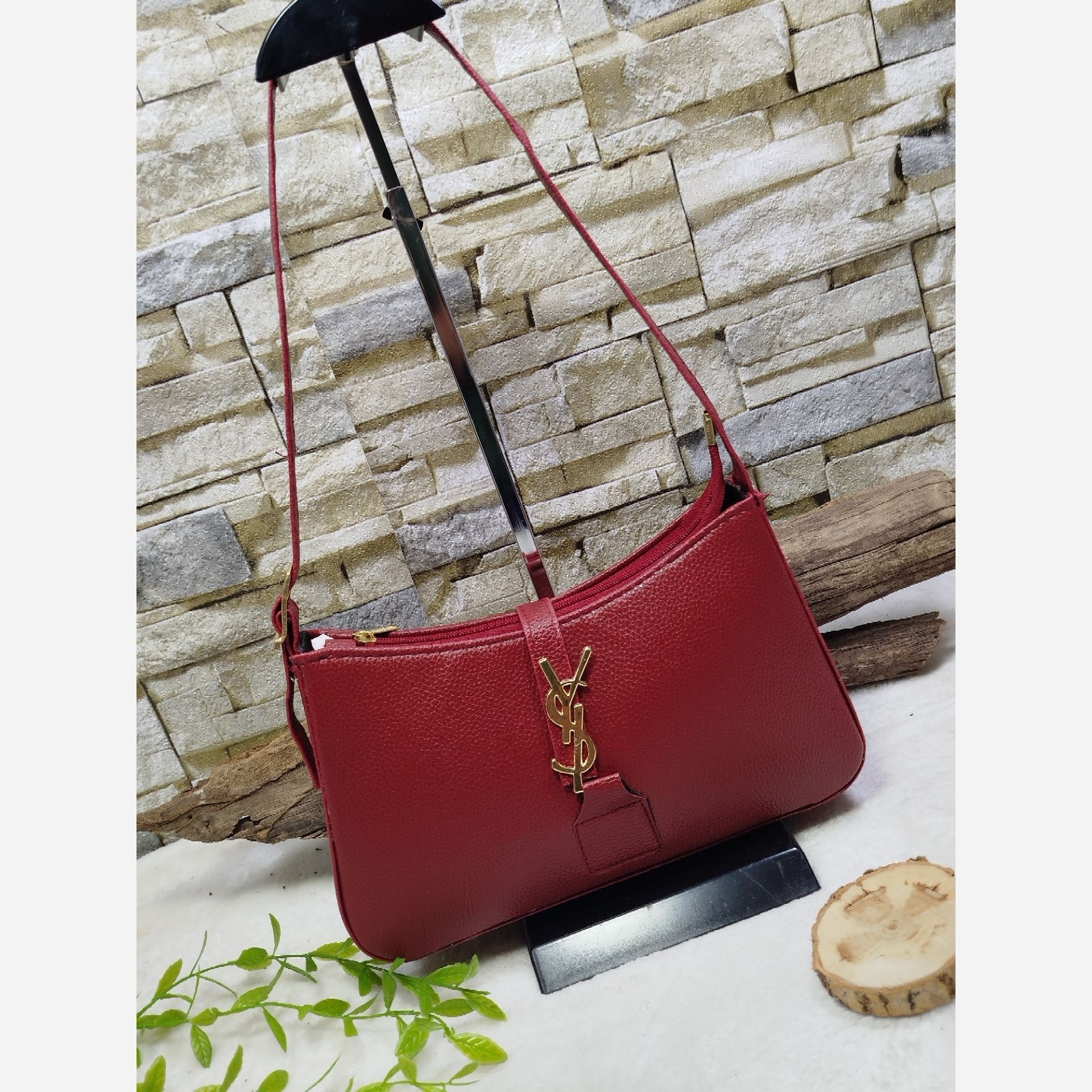کیف  زنانه دوشی  مدل تک زیپ چرم زرشکی با تخفیف ویژه